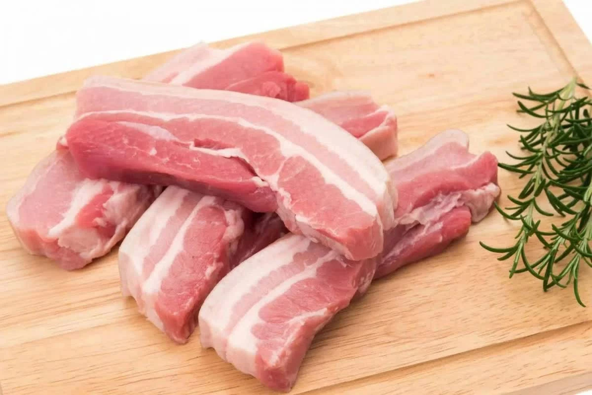 Giá heo hơi hôm nay 23/2: Sau kỳ nghỉ Tết Nguyên đán, giảm nhẹ trên cả 3 miền