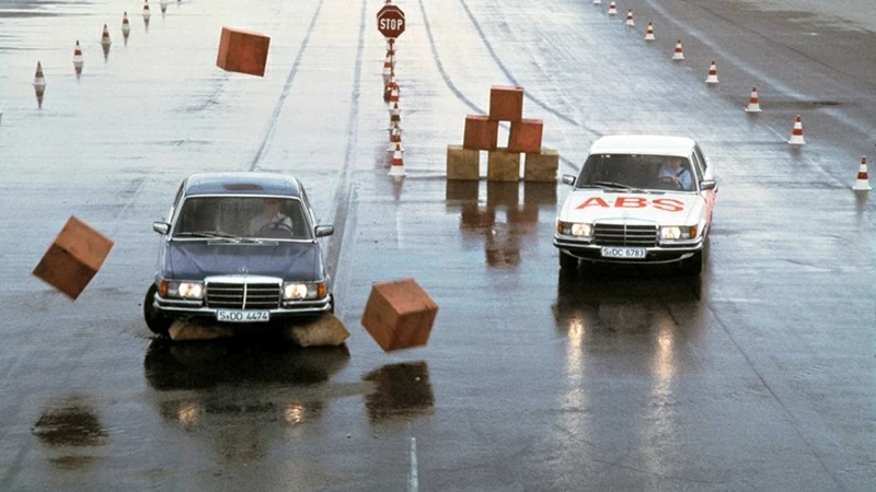 ABS – Hệ thống chống bó cứng phanh (1978)