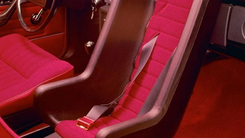 Ghế trẻ em quay mặt về phía sau (1972) Ghế trẻ em quay mặt về phía sau (1972)