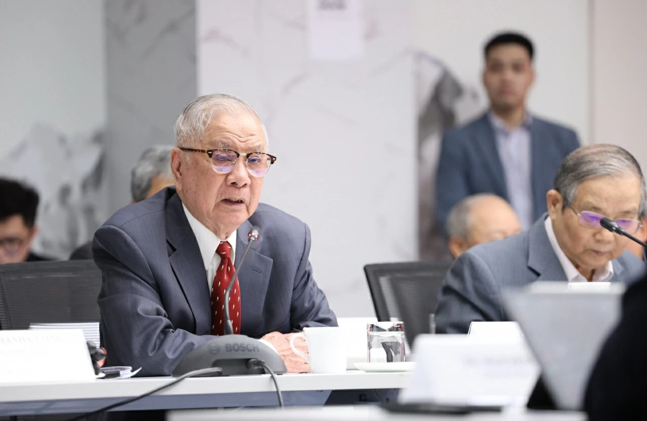 nguyên Uỷ viên Trung ương Đảng,  Bộ trưởng Bộ Ngoại giao Nguyễn Dy Niên