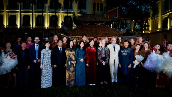 Phu nhân Ngô Phương Ly tiếp Công tước xứ Richmond