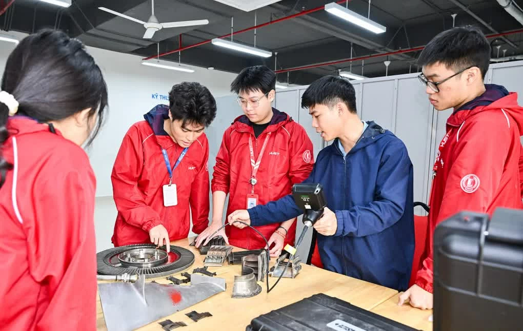 Đại học Bách khoa Hà Nội bỏ một số tổ hợp xét tuyển năm 2026 Đại học Bách khoa Hà Nội bỏ một số tổ hợp xét tuyển năm 2026