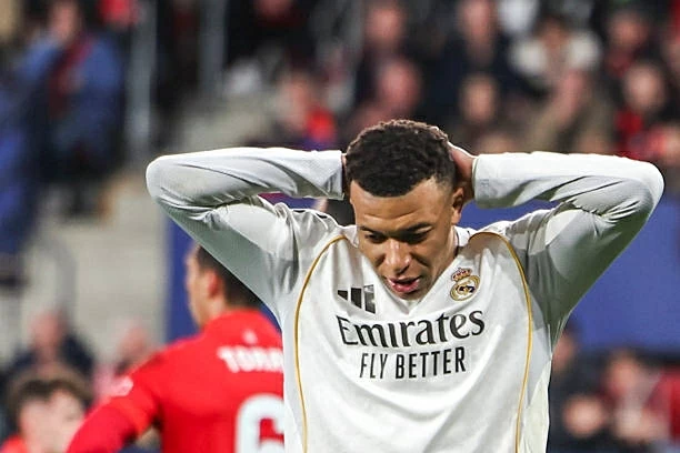 Mbappe nguy cơ phải lên bàn mổ