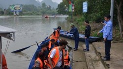 'Nói không' với đò chở khách không mặc áo phao tại Chùa Hương
