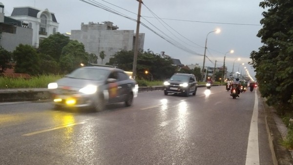 Cảnh báo hiện tượng thời tiết nguy hiểm trên biển và mưa lớn cục bộ ở đất liền