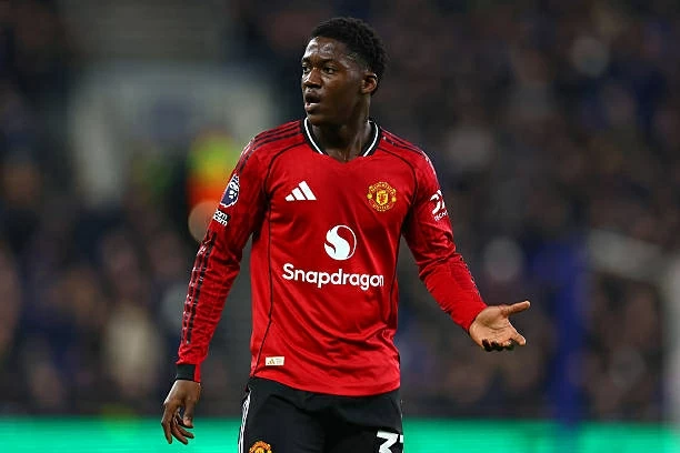 Man Utd vẫn thờ ơ với hợp đồng của Mainoo