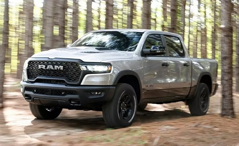RAM 1500 Rebel có giá đề xuất từ 4,2 tỷ.