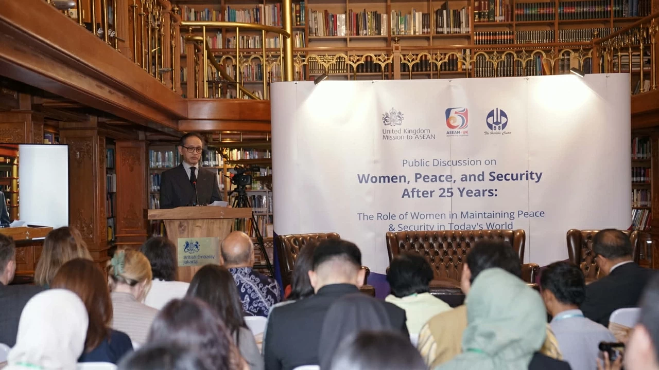 Lễ ra mắt logo kỷ niệm 5 năm thiết lập Quan hệ Đối tác Đối thoại ASEAN-Anh tại Jakarta Lễ ra mắt logo kỷ niệm 5 năm thiết lập Quan hệ Đối tác Đối thoại ASEAN-Anh tại Jakarta