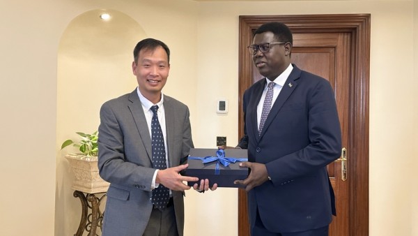 Ambassador Nguyen Nam Duong meets with South Sudan's Minister of Foreign Affairs and International Cooperation