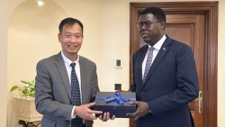Đại sứ Nguyễn Nam Dương làm việc với Bộ trưởng Ngoại giao và Hợp tác quốc tế Nam Sudan