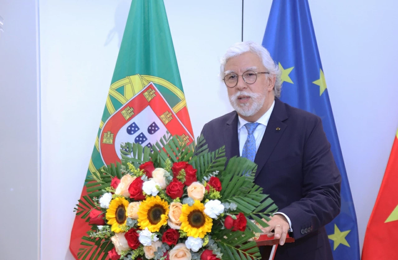 Đại sứ Bồ Đào Nha tại Việt Nam Joaquim Alberto de Sousa Moreira de Lemos phát biểu khai mahc buổi lễ. (Ảnh: Thành Long)