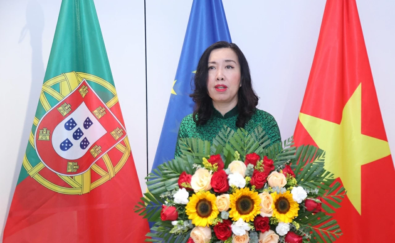 Thứ trưởng Lê Thị Thu Hằng cho rằng việc mở Đại sứ quán tại Hà Nội sẽ mở ra giai đoạn hợp tác sôi động hơn, với nhiều chuyến thăm và trao đổi đoàn cấp cao, đưa quan hệ Việt Nam – Bồ Đào Nha lên tầm cao mới.