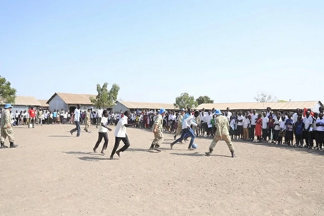 Bác sĩ mũ nồi xanh Việt Nam thắp sáng niềm tin ở Nam Sudan