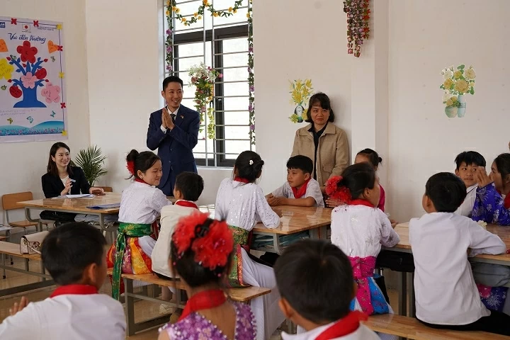 Thêm cơ hội đến trường cho học sinh vùng cao tỉnh Tuyên Quang Thêm cơ hội đến trường cho học sinh vùng cao tỉnh Tuyên Quang