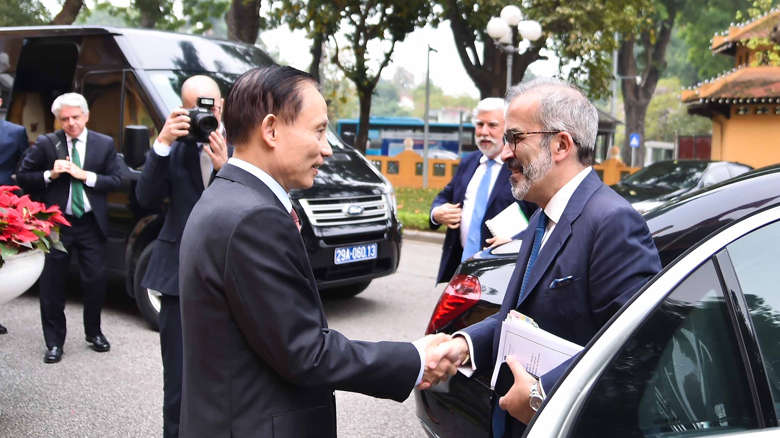 Bộ trưởng Ngoại giao Lê Hoài Trung hội đàm với Bộ trưởng Quốc vụ, Bộ trưởng Ngoại giao Bồ Đào Nha