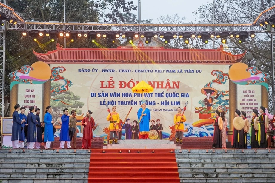 Hội Lim (Bắc Ninh) đón nhận danh hiệu Di sản văn hóa phi vật thể Quốc gia