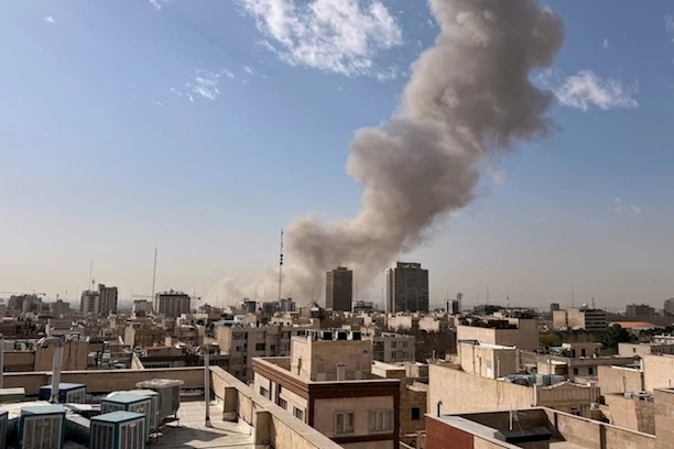 NÓNG: Mỹ-Israel phối hợp tập kích Iran, Tehran tuyên bố đáp trả mạnh mẽ