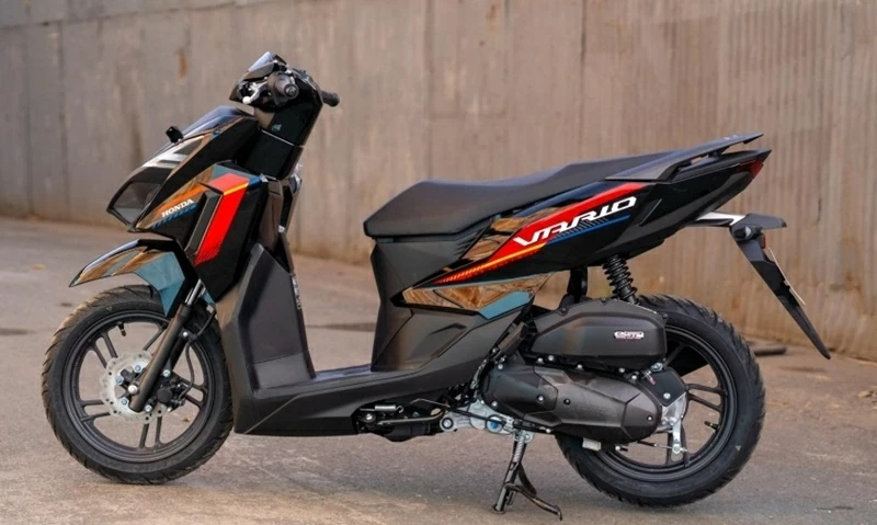 Honda Vario 125 2026 được làm mới mạnh tay ở khu vực đầu xe với phần yếm trước tạo hình vuông vức.