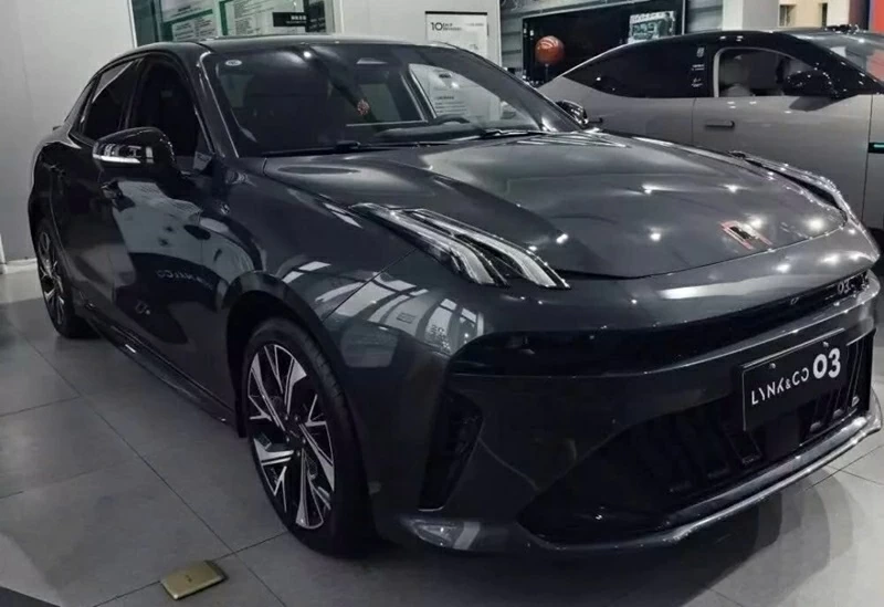 Lynk & Co 03 bản nâng cấp xuất hiện tại đại lý.