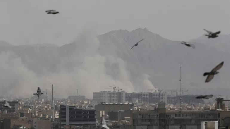 Không phận bị đóng cửa, các hãng hàng không tạm ngừng chuyến bay khi Mỹ và Israel tấn công, Iran đáp trả