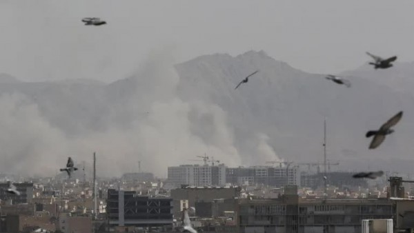 Không phận bị đóng cửa, các hãng hàng không tạm ngừng chuyến bay khi Mỹ và Israel tấn công, Iran đáp trả