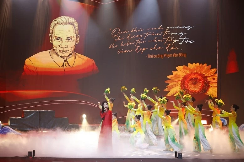 Các tiết mục Khắc họa chân dung Phạm Văn Đồng – Nhà lãnh đạo trọn đời phụng sự Tổ quốc. (Nguồn: VGP)