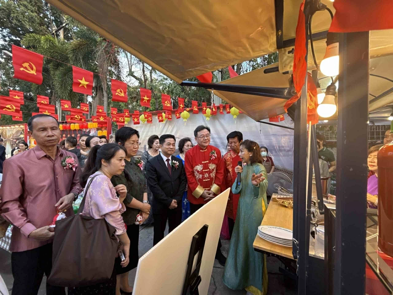 Ngày 27/2, tại trung tâm thành phố Khon Kaen, Thái Lan đã khai mạc Tết cộng đồng với chủ đề “Lễ hội đèn lồng Tết nguyên tiêu 2026”. (Nguồn: TLSQ Việt Nam tại Khon Kean)