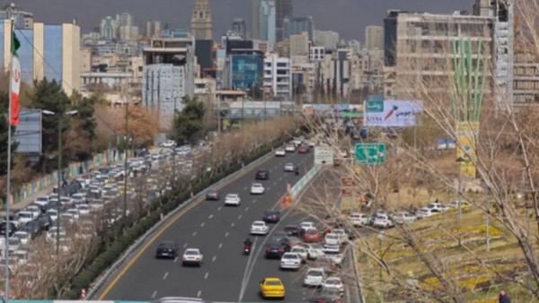 Tình hình Iran: Người dân kẹt trong khói lửa