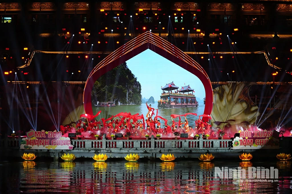 Tiết mục nghệ thuật tại Chương trình. (Nguồn: Báo Ninh Bình)