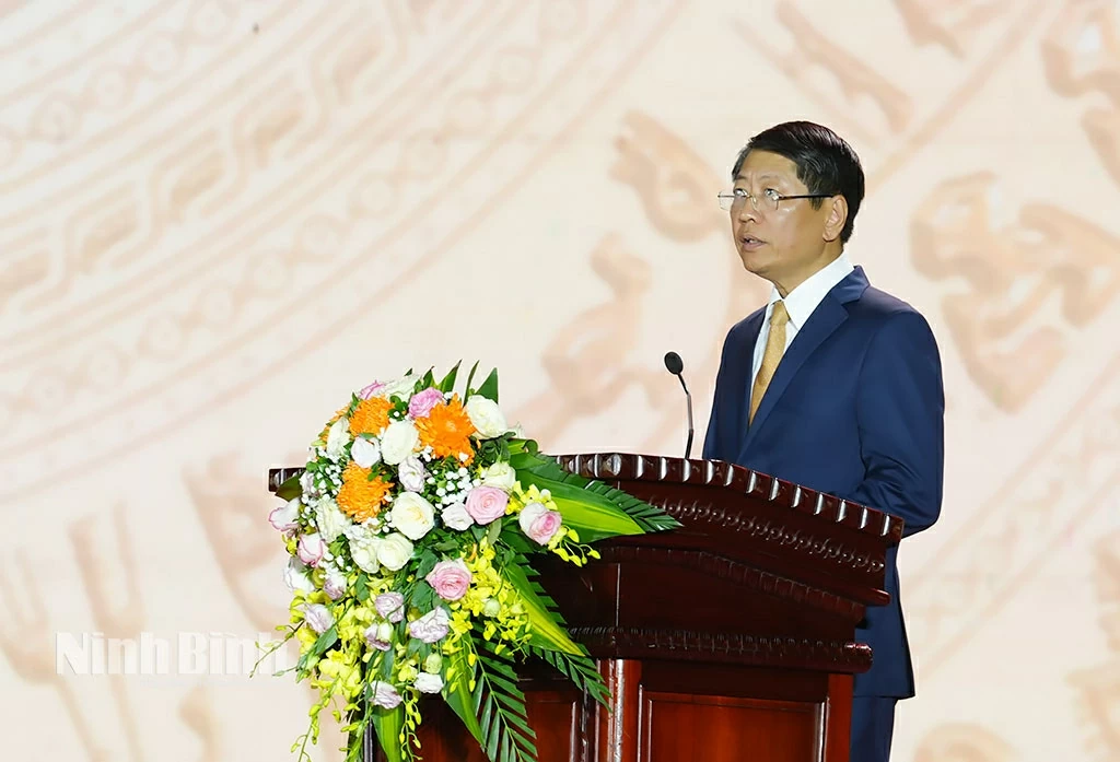 Phó Chủ tịch Thường trực UBND tỉnh Ninh Bình Trần Song Tùng phát biểu tại buổi lễ. (Nguồn: Báo Ninh Bình) Phó Chủ tịch Thường trực UBND tỉnh Ninh Bình Trần Song Tùng phát biểu tại buổi lễ. (Nguồn: Báo Ninh Bình)