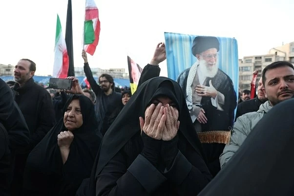 Biển người đổ ra đường phố Tehran tiễn biệt Đại giáo chủ Khamenei Biển người đổ ra đường phố Tehran tiễn biệt Đại giáo chủ Khamenei