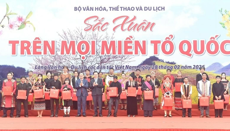 Phó Thủ tướng Mai Văn Chính dự Ngày hội 'Sắc xuân trên mọi miền Tổ quốc' năm 2026