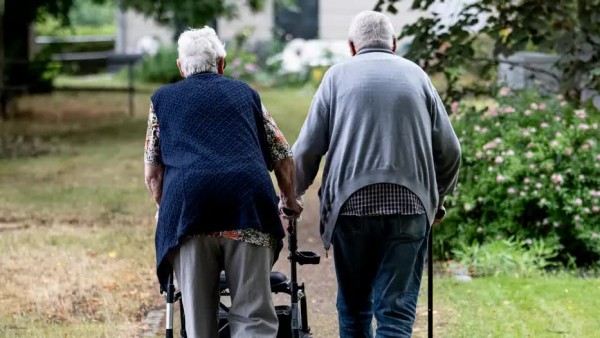 Đức đối mặt 'cơn sóng bạc': Già hóa nhanh, dân số giảm sâu