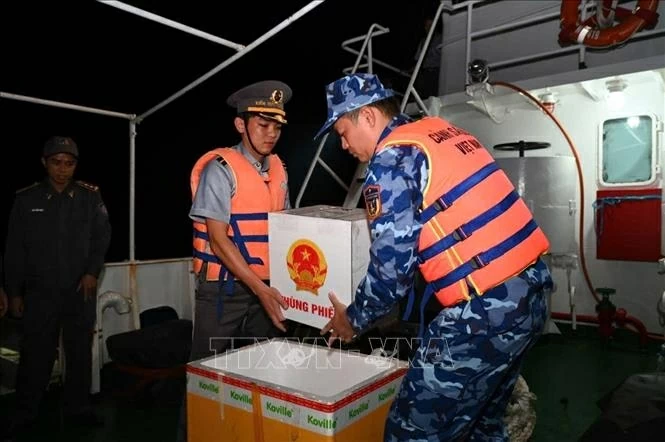 Những cử tri áo lính thực hiện quyền công dân Những cử tri áo lính thực hiện quyền công dân ở nơi đầu sóng ngọn gió