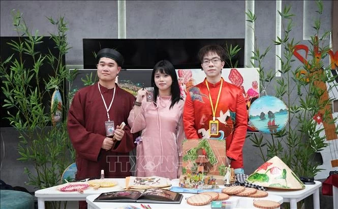 'Ánh sáng phương Đông' thắp nhiệt huyết sinh viên Việt Nam tại Nga 'Ánh sáng phương Đông' thắp nhiệt huyết sinh viên Việt Nam tại Nga