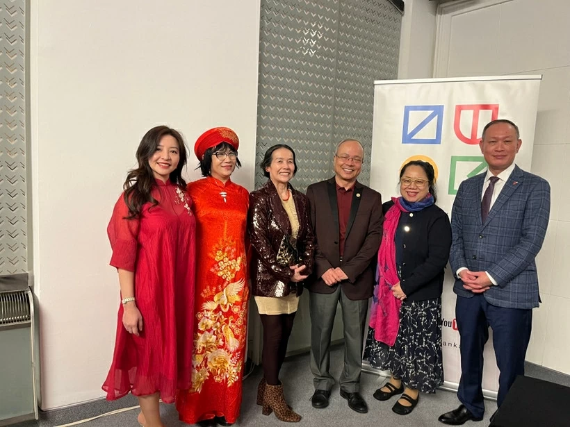 Tiếng đàn Việt vang giữa Slovakia, kết nối nhịp cầu hữu nghị Tiếng đàn Việt vang giữa Slovakia, kết nối nhịp cầu hữu nghị