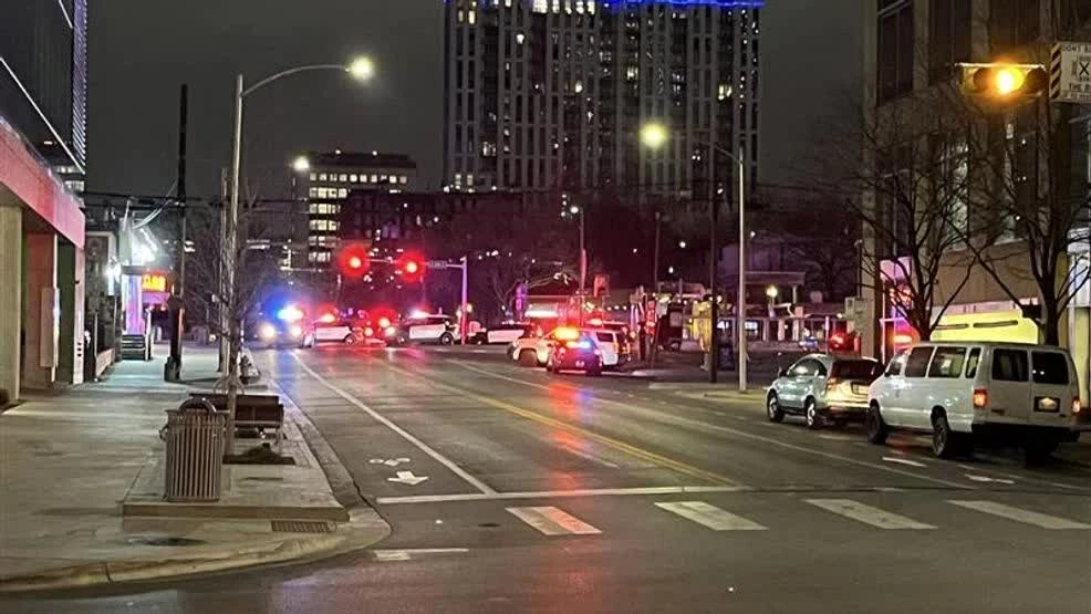 Xả súng trong quán bia ở Mỹ khiến 17 người thương vong