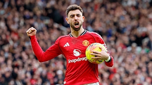 Fernandes tỏa sáng, vượt thành tích của Beckham ở Man Utd