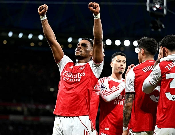Arsenal đạt thành tích 32 năm có 1 trước Chelsea