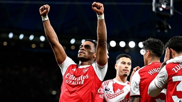 Arsenal đạt thành tích 32 năm có 1 trước Chelsea