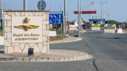 Tình hình Trung Đông: Vài giờ sau tuyên bố của Thủ tướng Starmer mở đường hỗ trợ Mỹ tấn công Iran, Anh hứng chịu thiệt hại đầu tiên