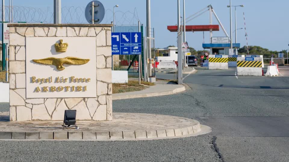 Tình hình Trung Đông: Vài giờ sau tuyên bố của Thủ tướng Starmer mở đường hỗ trợ Mỹ tấn công Iran, Anh hứng chịu thiệt hại đầu tiên