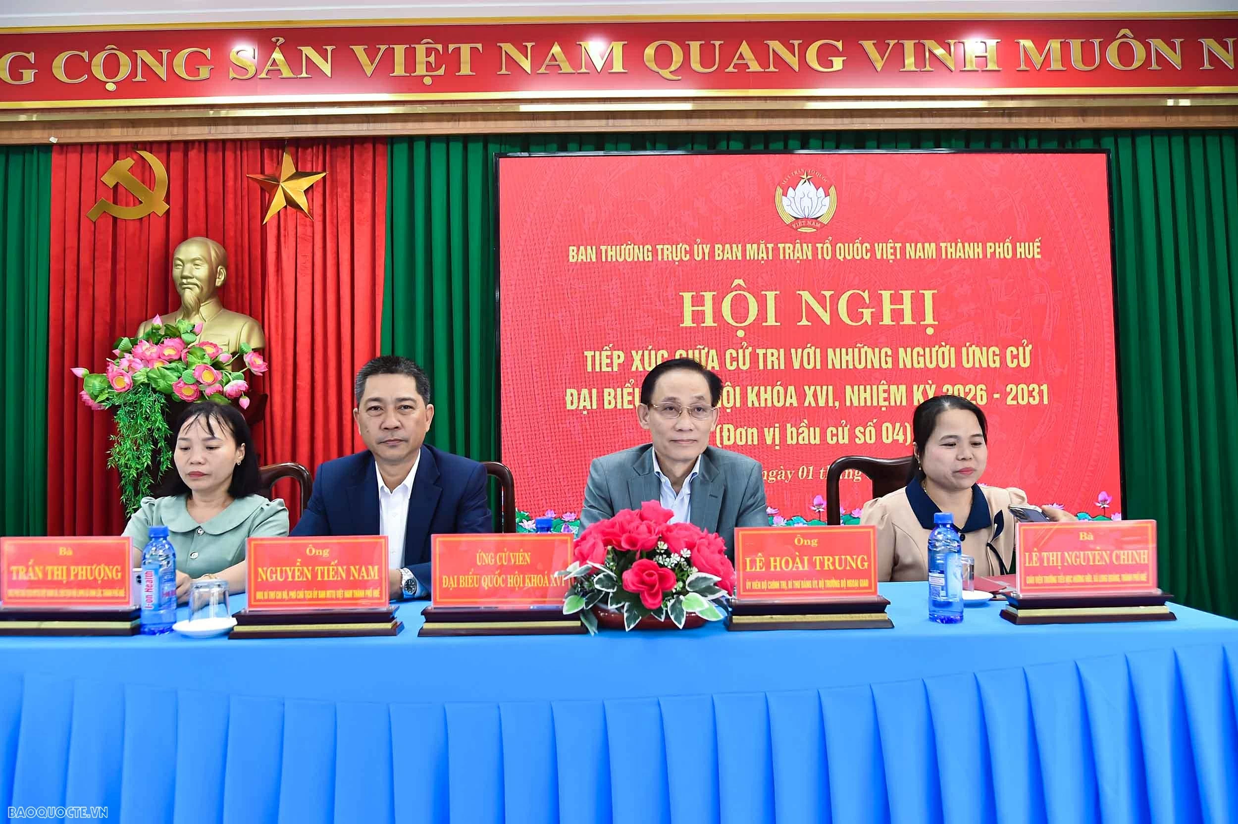 Ủy viên Bộ Chính trị, Bộ trưởng Ngoại giao Lê Hoài Trung tiếp xúc cử tri tại thành phố Huế