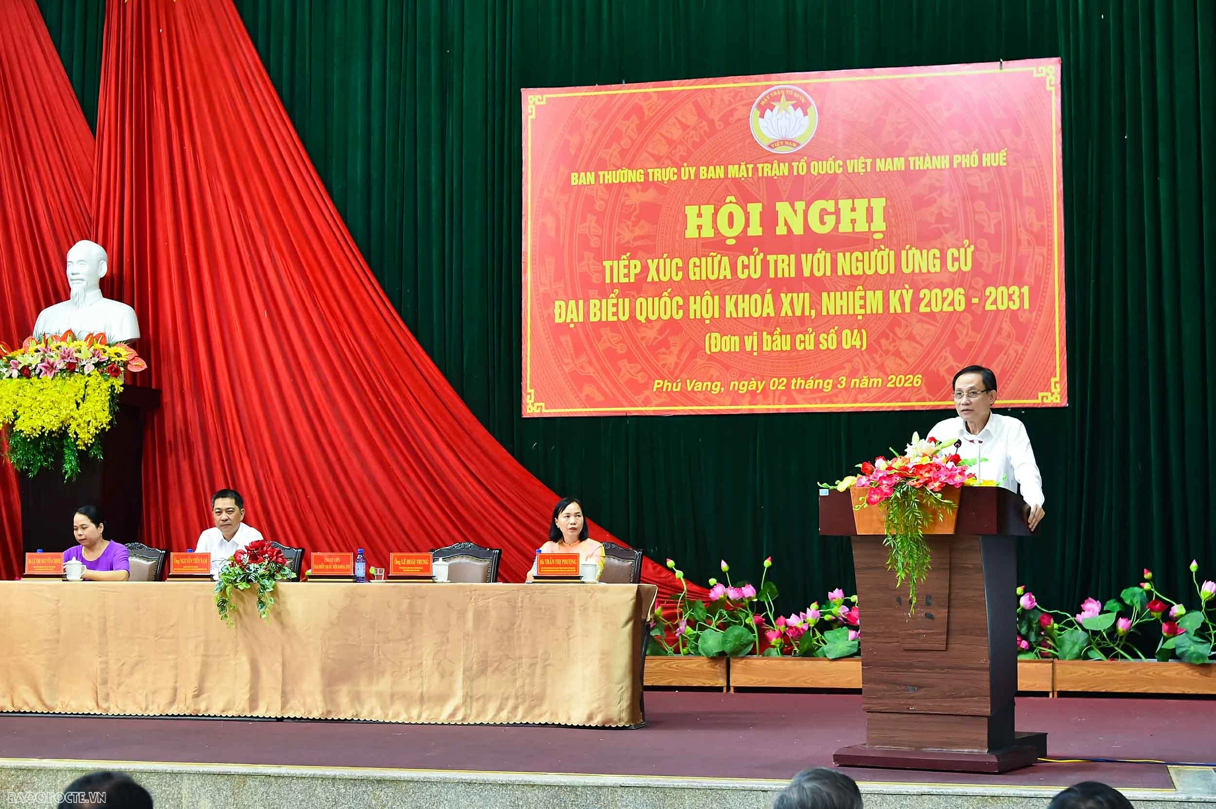 Ủy viên Bộ Chính trị, Bộ trưởng Ngoại giao Lê Hoài Trung tiếp xúc cử tri tại thành phố Huế