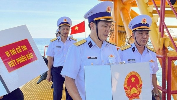 Ngày hội non sông đến sớm trên Biển Đông