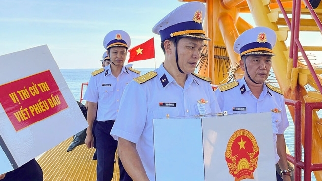 Ngày hội non sông đến sớm trên Biển Đông