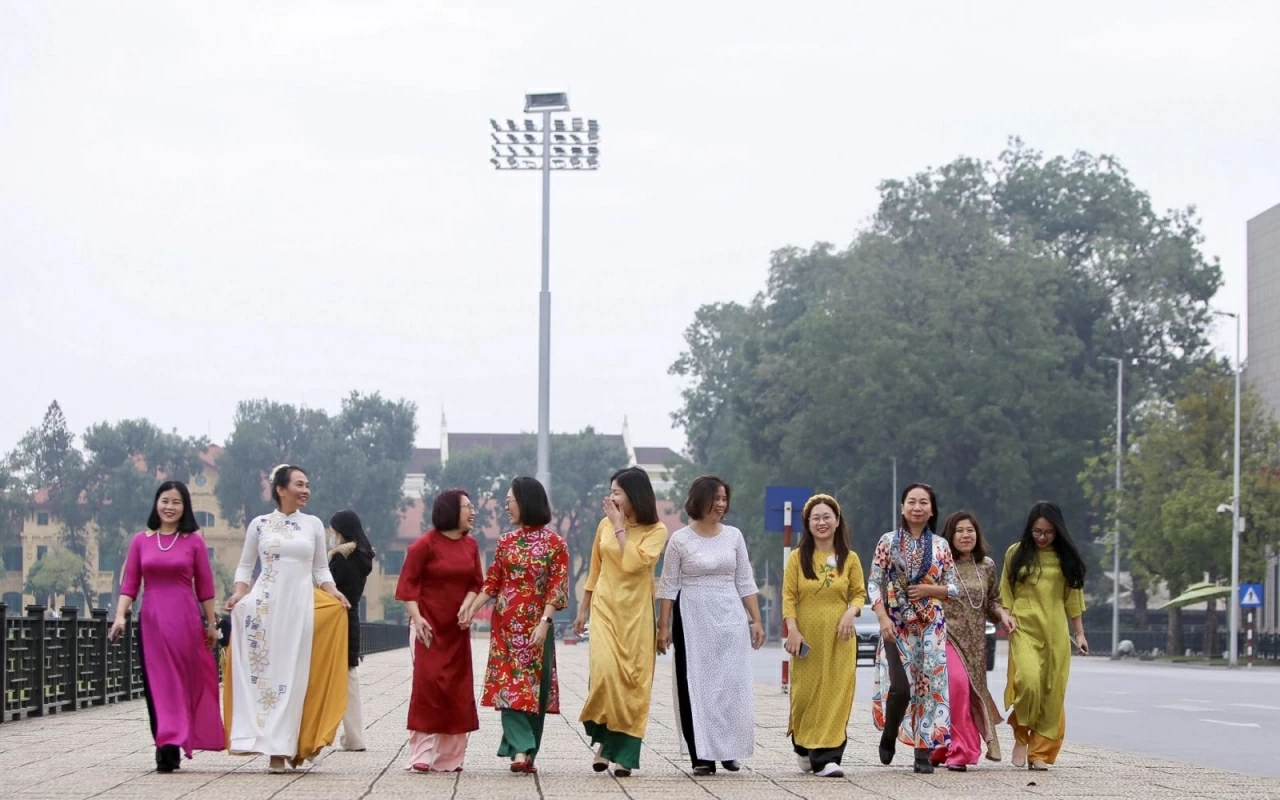 12C. Số 10: Vẻ đẹp phụ nữ hiện đại