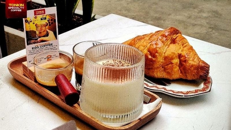Thưởng thức cà phê trứng Tonkin Coffee gần Chợ Bến Thành