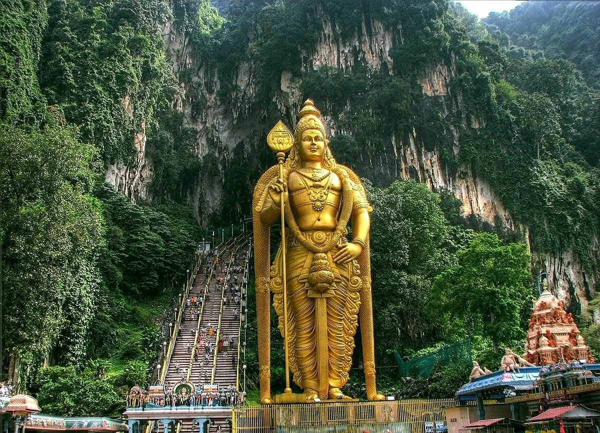 Động Batu là biểu tượng văn hóa - tôn giáo nổi bật của Malaysia, thu hút hàng triệu du khách mỗi năm. (Nguồn: TripAdvisor)