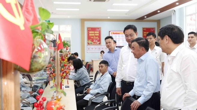 Thường trực Ban Bí thư Trần Cẩm Tú dự Hội nghị tiếp xúc giữa cử tri tại Đà Nẵng